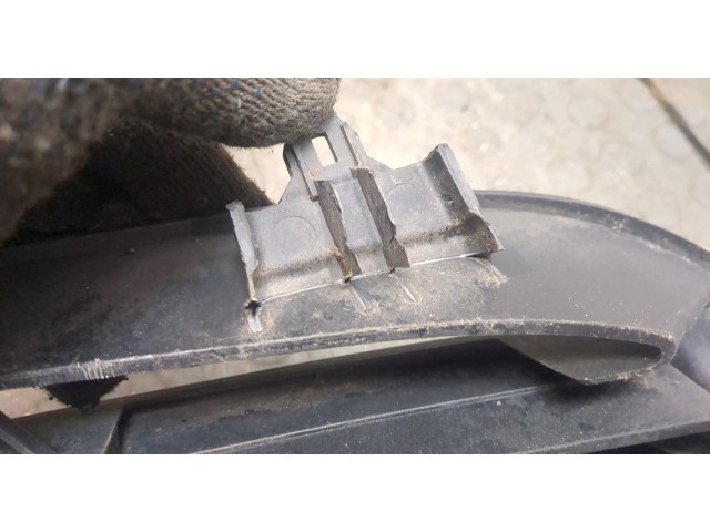 Решетка радиатора  Renault Trafic 2014-2021          