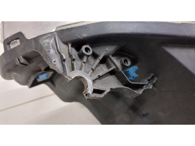 Фара передняя Peugeot 208 2012-2019 правая