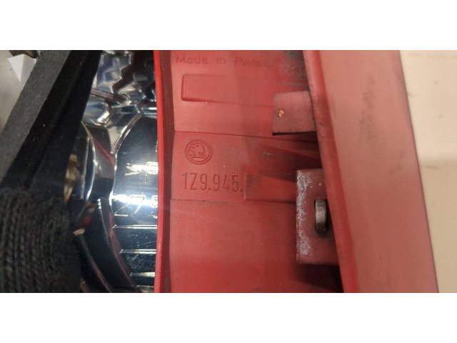 Задний фонарь          