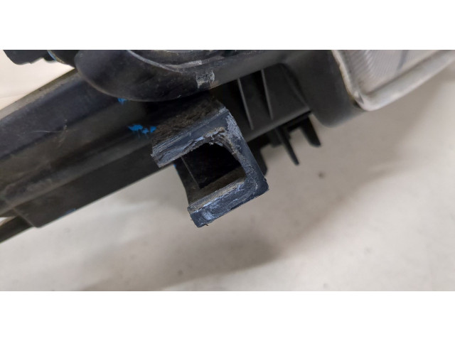 Фара передняя  Mitsubishi Grandis правая 