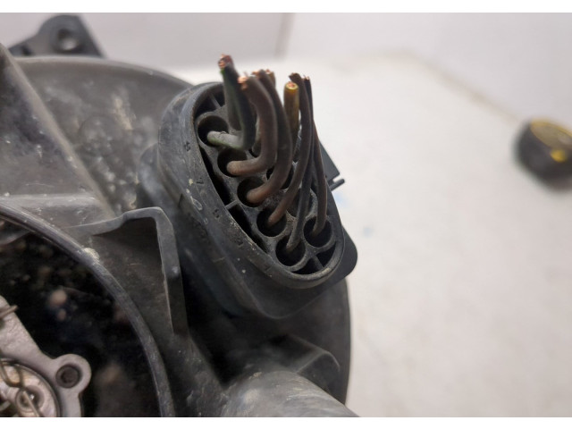 Фара передняя Volkswagen Caddy 2004-2015 правая