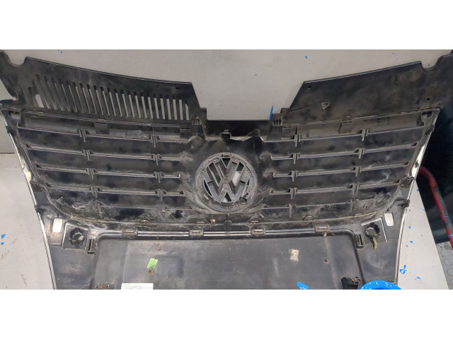 Решетка радиатора  Volkswagen Passat 6 2005-2010          3C0853651AFPWF
