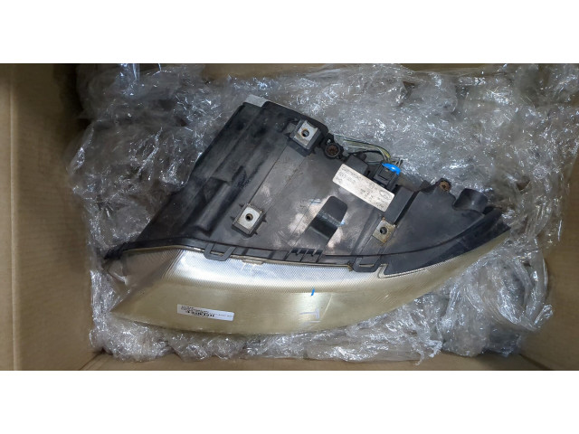 Фара передняя  Chrysler Voyager 2001-2007 левая 