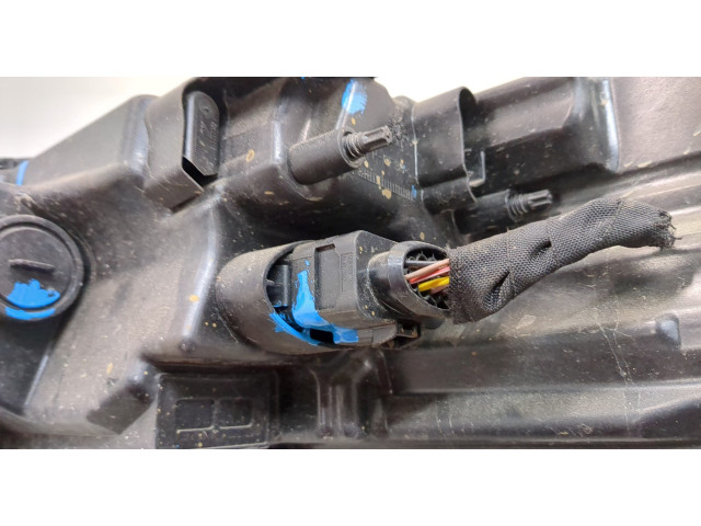 Фара передняя  Skoda Octavia (A8) 2019-2025 правая 