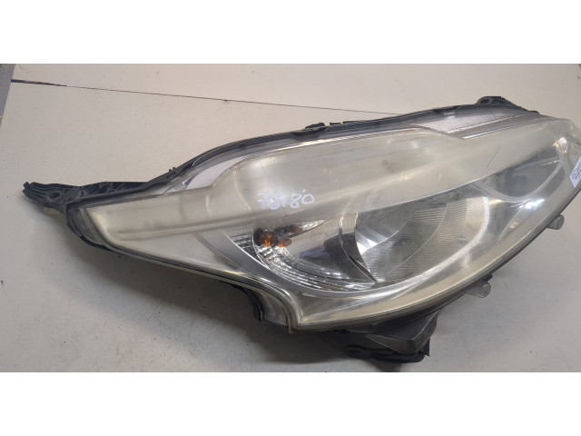 Фара передняя  Peugeot 208 2012-2019 правая 
