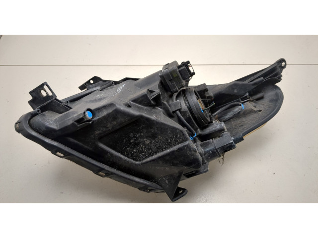 Фара передняя  Toyota Urban Cruiser правая 