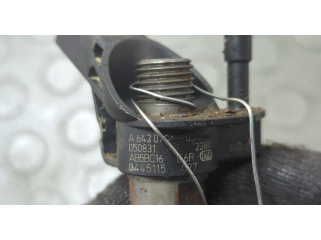 Форсунка топливная  Mercedes E W211 2002-2009    A6420700587, A6420701387     