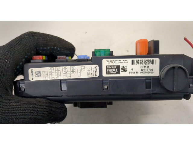 Блок предохранителей  Volvo XC90 2002-2014      8676391, 30728273   
