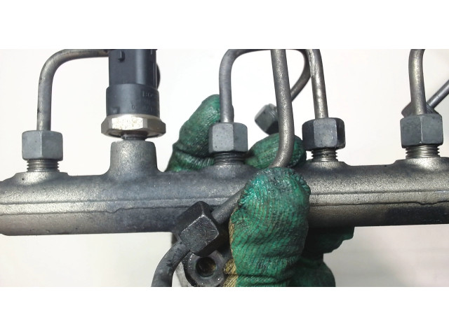 Рампа (рейка) топливная Mitsubishi Carisma