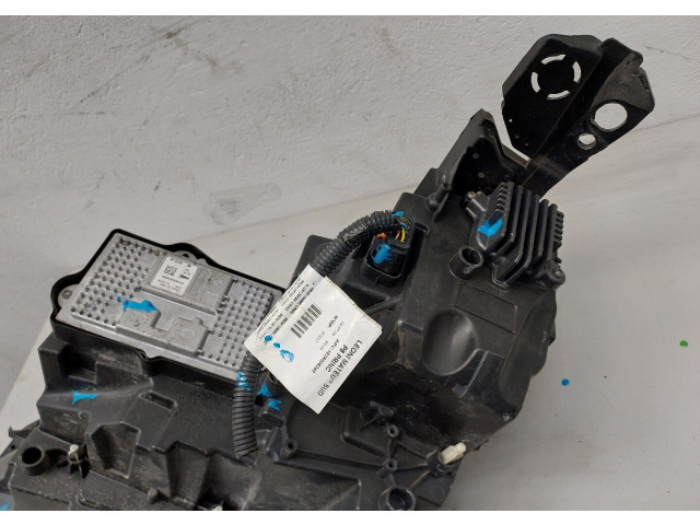 Фара передняя  Peugeot 3008 2016-2020 правая 