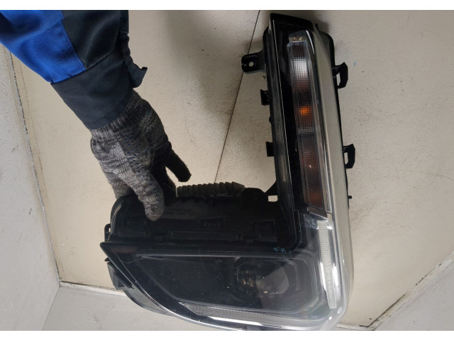 Фара передняя  Cadillac XT4 правая 