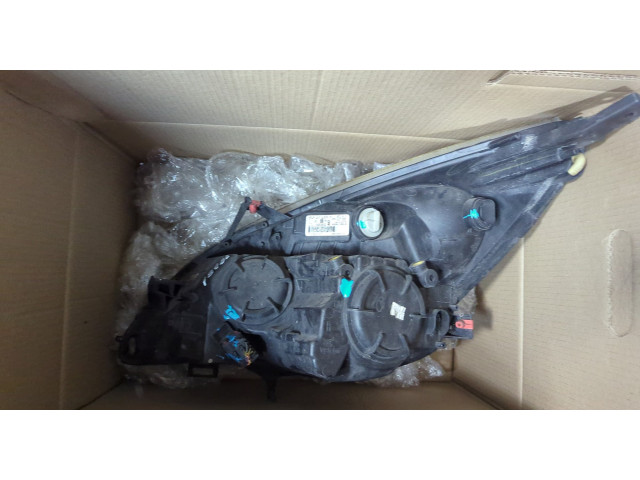 Фара передняя  Opel Meriva 2010-2018 правая 