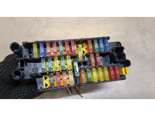 Блок предохранителей Peugeot 306