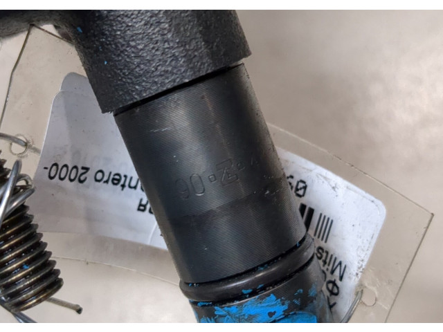 Форсунка топливная Mitsubishi Pajero / Montero 2000-2006 ME203961