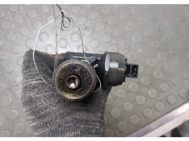 Форсунка топливная Volkswagen Touareg 2002-2007 070130073N