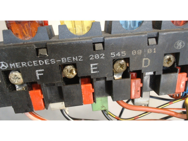 Блок предохранителей  Mercedes C W202 1993-2000      2025450801     1.8