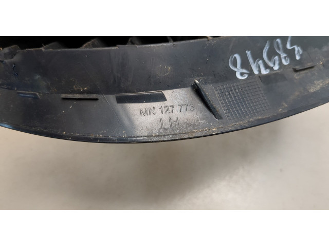 Решетка радиатора Mitsubishi Colt 2002-2012 MN127773