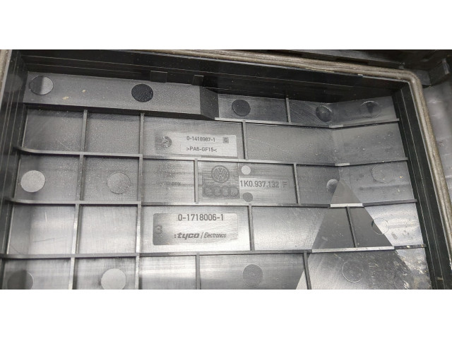 Блок предохранителей Volkswagen Caddy 2004-2015