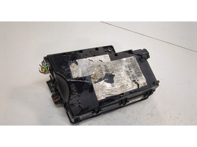 Блок предохранителей  Ford Focus 3 2014-2019      1842390, AV6T14A067AD   