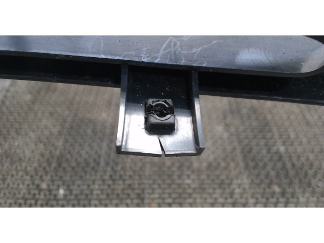 Решетка радиатора  Ford Escort 1995-2001          1.6 1058073, 1030855, 1058482