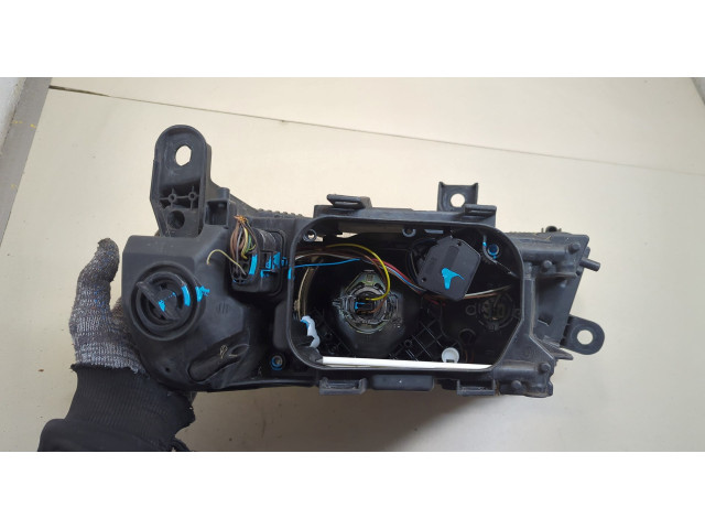 Фара передняя  Audi A6 (C6) 2004-2011 правая 