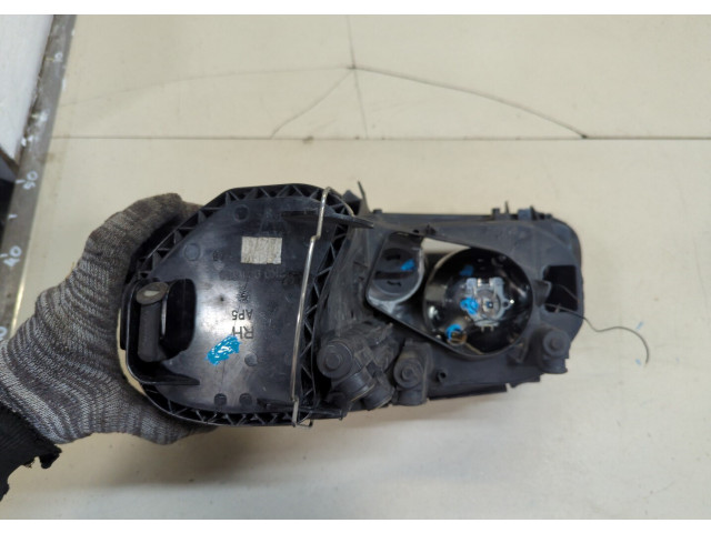 Фара передняя  Volkswagen Caddy 2004-2010 правая 