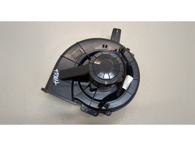 Моторчик печки  Skoda Octavia (A5) 2004-2013        