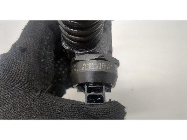 Форсунка топливная  Volkswagen Golf 5 2003-2009    038130073AG     