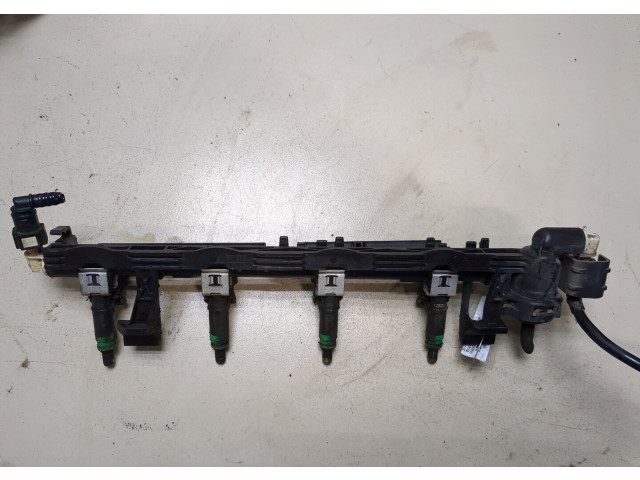 Форсунка топливная  Mazda 2 2003-2008    C20113250A, C20113150A     