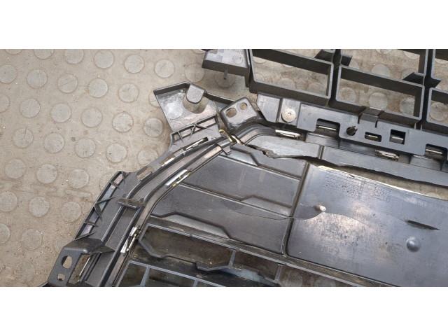 Решетка радиатора  Audi Q2 2016-2021           