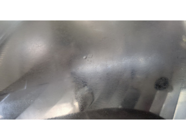 Фара передняя  Toyota Urban Cruiser левая 