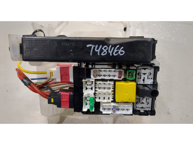 Блок предохранителей Citroen DS4 2015-2018 9672284580