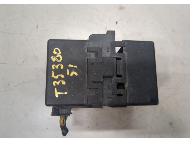 Блок реле  Ford Fusion 2002-2012          1.6