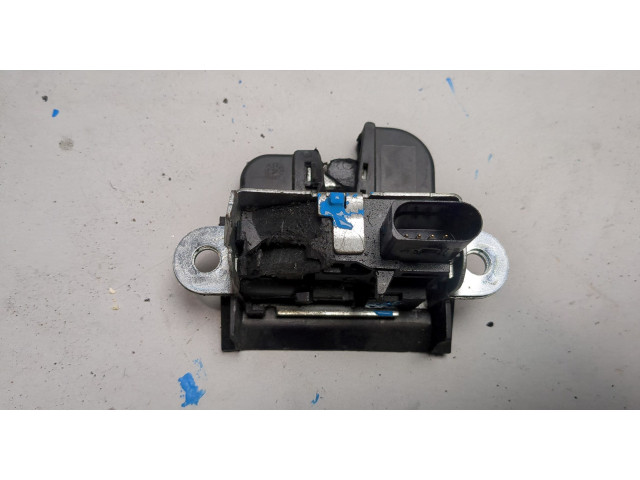 Замок багажника Skoda Yeti 2009-2018