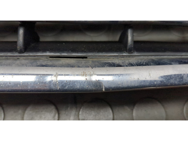 Решетка радиатора  Audi A4 (B6) 2000-2006          8E0853651B