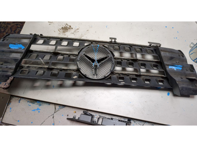 Решетка радиатора  Mercedes ML W164 2005-2011          A1648800685