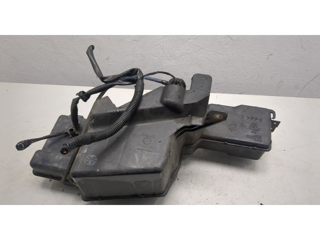Бачок омывателя  Mitsubishi Pajero / Montero 2000-2006    