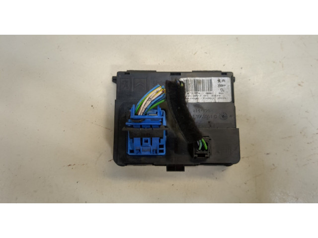 Блок комфорта Citroen C4 Cactus 9811039380