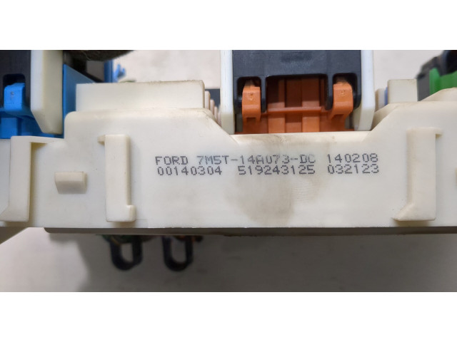 Блок предохранителей  Ford Focus 2 2008-2011      7M5T14A073DC   