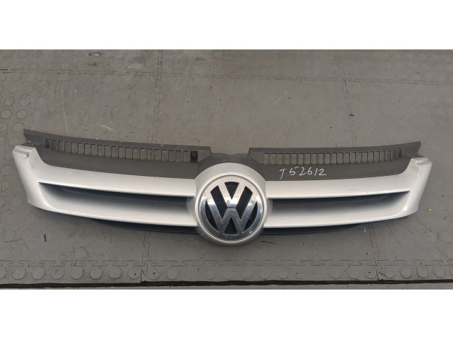 Решетка радиатора Volkswagen Golf Plus 5M0853651A, 3C0853601C