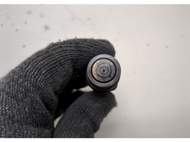 Форсунка топливная Volkswagen Transporter 4 1991-2003 068130202