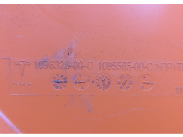 Крышка блока предохранителей Tesla Model 3 2017-2023