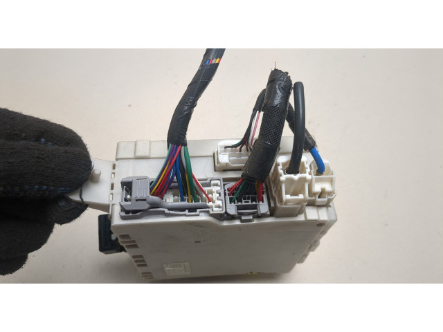 Блок предохранителей  Lexus LS460 2006-2017      0805220072, 8273050480, 747003890   