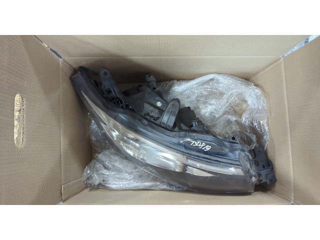 Фара передняя Mitsubishi Outlander 2012-2021 правая