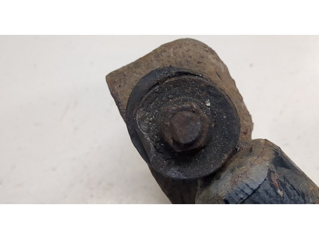 Стойка амортизатора Mitsubishi L200 2015-2019 2.4 дизель