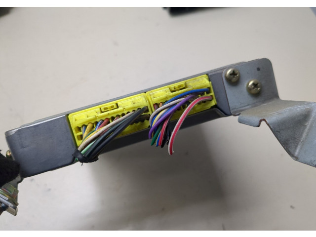 Блок управления двигателем Mazda 323 (BG) 1989-1994