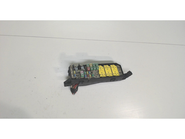 Блок предохранителей Mazda Tribute 2001-2007 EG01-67-010 2.3