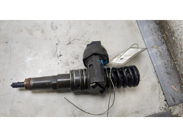 Форсунка топливная Volkswagen Golf 5 2003-2009 038130073AG