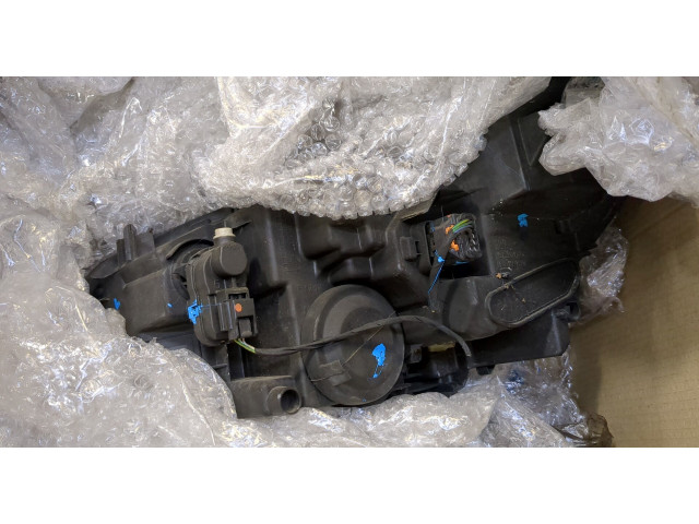 Фара передняя  Peugeot 2008 2019-2023 правая 