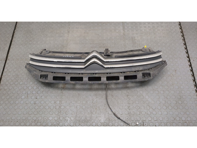 Решетка радиатора  Citroen C3 2016-2020          9812063477